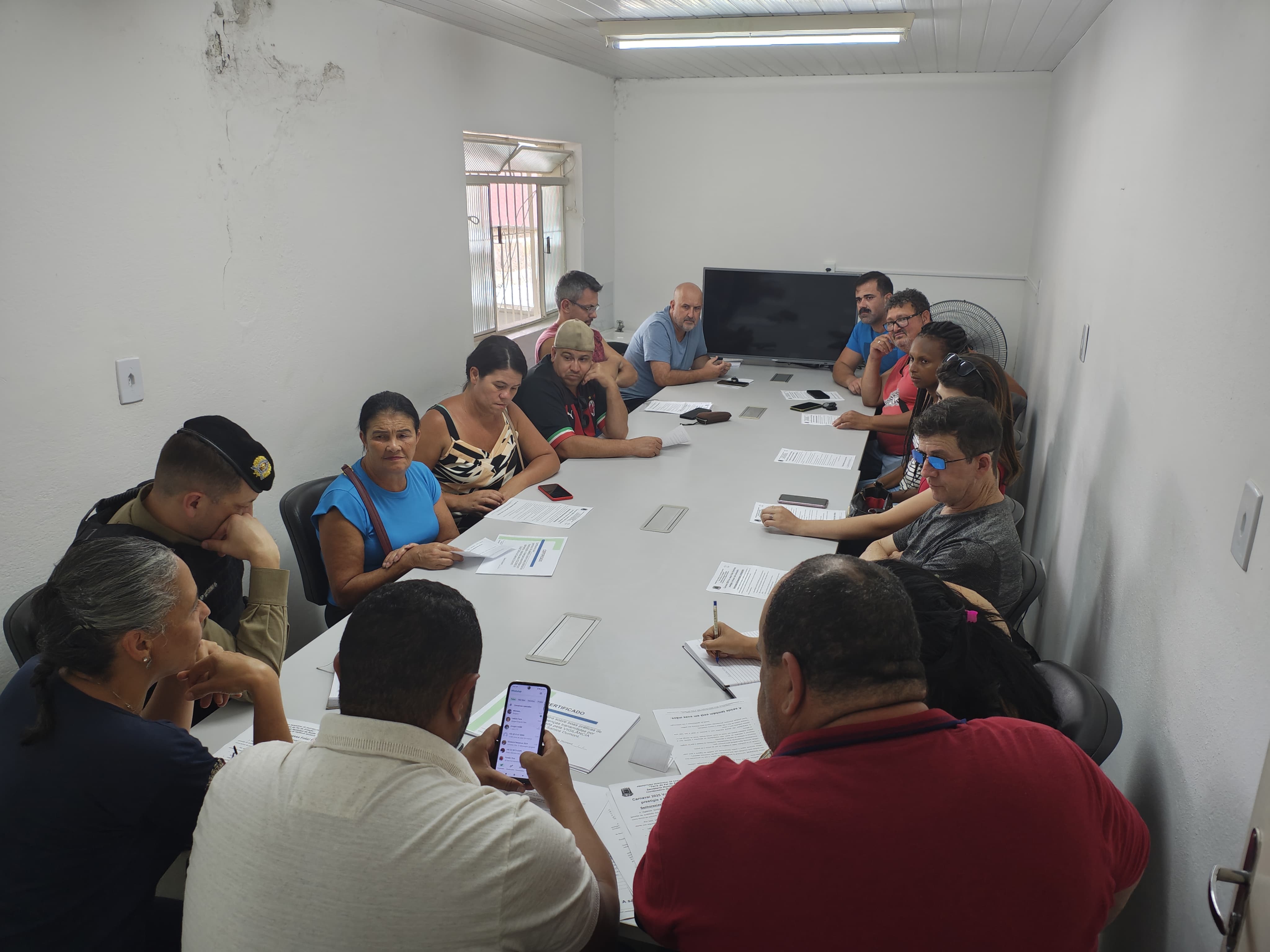 Vigilância Sanitária orienta ambulantes e barraqueiros sobre venda de produtos durante Carnaval